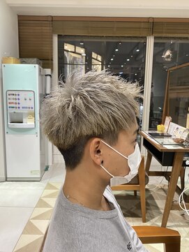 リボーン ビューティー リゾート 松戸店(re-born Beauty Resort) フェザーパーマサーフカール刈り上げセンターパート