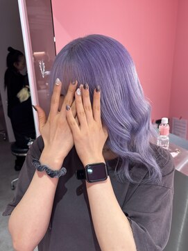 ダズリングディア(Dazzling Deer) 紫／パープル／ふんわりミディアム／巻き髪／ハイトーン