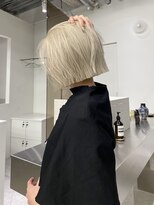 ステン(sten)&nbsp;ホワイトベージュブロンド切りっぱなしボブ