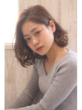 エストレーラ(estrela) 『estrela』大人かわいいヌーディーボブ　センターパート