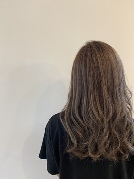 ビーブラッシュ(B.Brush) グレージュロングスタイル