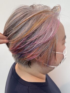 ステア ケース(stair case) 脱白髪染めその後！白髪を活かしたデザインカラー 40 50 60代