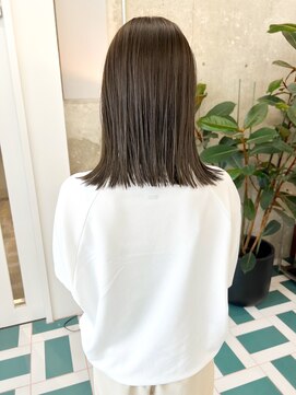 ノエ(noe) 切りっぱなしカット×グレーベージュ