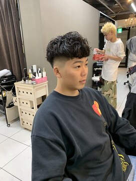 アイズ 海老名(AIZU) スペインカール　フェードカット　プードルパーマ　メンズカット
