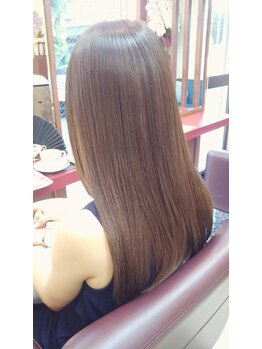 エルモレナータ(Hair lounge Elmorenata)の写真/人気の髪質改善ストレートはまっすぐ過ぎず自然な仕上がりに♪指通り滑らかなうる艶髪に仕上げます◎
