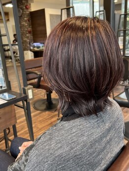 マンプスの写真/豊富なカラー剤と丁寧なケアで美しくツヤめく髪へ♪髪と地肌に優しい薬剤で理想の色味をキープ◎