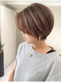 【ベージュハイライト×大人ショート】