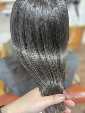 ヘアメイク アンフィ(amphi) アッシュグレージュ