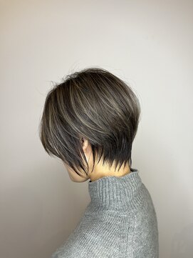 ウミ(umi) 大人女性のためのハイライトカラー