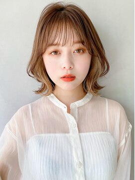 レア 表参道(L'ea) ・大人ガーリーダークアッシュミディアムレイヤー似合わせカット