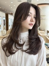 ザック ヴィ(ZACC  vie)&nbsp;大人の色気を感じるレイヤーロングスタイル