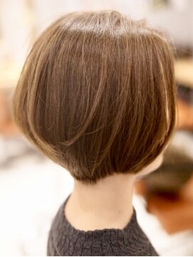 ミッシェル アフロート(michelle afloat) 20代30代40打50代60代簡単スタイリングひし形内巻き小顔ショート