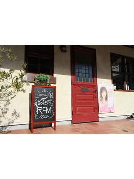 【JR宝塚駅より徒歩5分】大型サロンが苦手な方におすすめ!落ち着きのあるお洒落なアットホームサロンRIM！