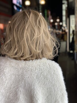 アスイン(asuin) ミディアムホワイトゴールドカラー