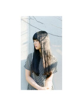 プラーナ(PRANA) ストレートロングでドラマティックに。