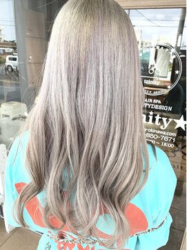 トリニティ(trinity) ハイ透明感２ブリーチ・ミルクティーベージュ【豊見城・南風原】