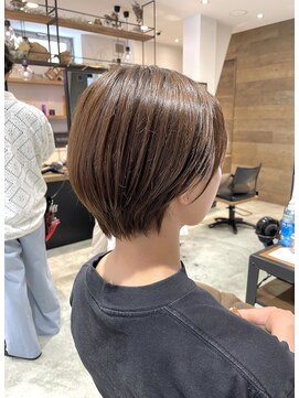 ビヨウシツ ポスタ ショートボブ×ウォームベージュ