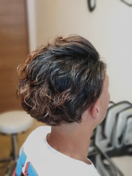 ヘアサロンネクスト(Hair salon NEXT) ミニマル七三分けスタイル　ハードパーマ
