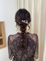 ソノ(sono)&nbsp;編み下ろし　ローポニー　ポニーアレンジ　玉ねぎヘア