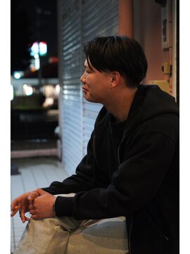 リトルマンバーバーショップ(LITTLEMAN BARBERSHOP) テーパーフェード　センターパートスタイル