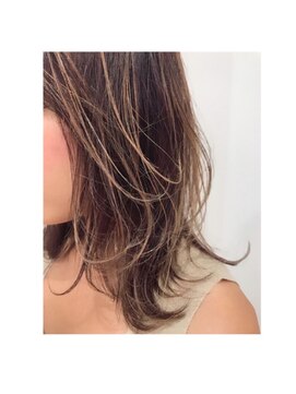 フイ(Hui) ハイライト無造作スタイル