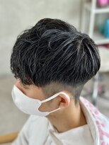 レヴィア(REVIA)&nbsp;メンズカットフェードカットニュアンスパーマ眉カット