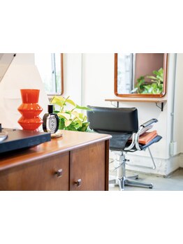 2階のプライベート空間で、人目を気にせずに過ごせる少人数サロン