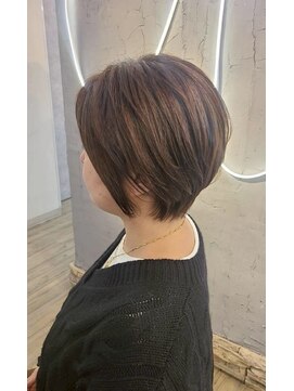 ヴィサージュバスク(VISAGE ba.s.k) 丸みシルエットの大人美人ショート