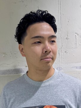 フランクスバーバーザスタンド(Frank’s barber the stand) 刈り上げセンターパート/波巻きツイストスパイラル/飯田橋 E