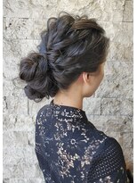 ウノプリール 西梅田ハービスプラザ店(uno pulir)&nbsp;【ウノプリール小林】およばれふんわりシニヨンアレンジ