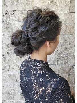 ウノプリール 西梅田ハービスプラザ店(uno pulir) 【ウノプリール小林】およばれふんわりシニヨンアレンジ