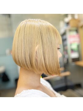キコラ(KIKORA) ハイトーン ダブルカラー ベージュ ボブ