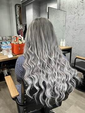 ワン(ONE) グレー