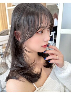 アフロートリノ(AFLOAT Leino) レイヤーカット　顔まわり　韓国ヘア　抜け感ヘア　顔まわり