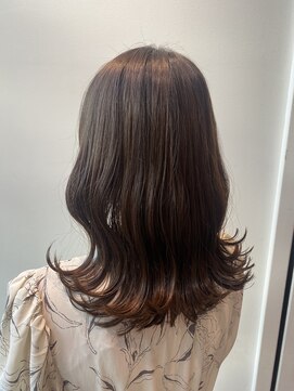 ステア ケース(stair case) メディアム　韓国風　レイヤー顔まわりカット