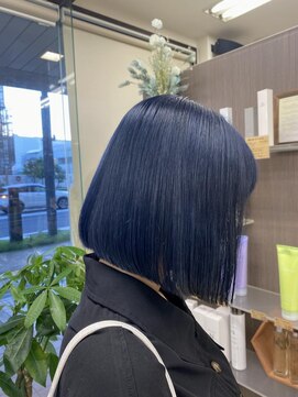 ノア(NOA by KENJE) ネイビーカラー×ボブ