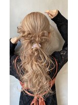 ヘアーアンドメイク ルシア 梅田茶屋町店(hair and make lucia) タイト&フレアポニー