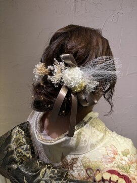 エミュー(emue) 成人式ゆるふわダウンスタイル