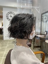 大人女性の憧れはナチュラルで乾かすだけできまるパーマ。忙しい朝でも簡単に再現！