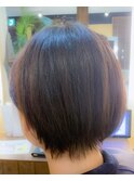 耳かけも可愛い丸みショートマロンベージュ　Ａラインボブ