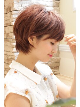 レウナ 外苑前(Reuna) 【30代40代50代】トップふんわり耳かけ小顔ショート