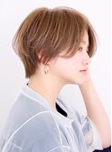 丸みシルエット センターパートハンサムショート ブロンドカラー