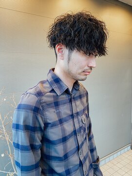 サーリー(SURLY) ツイストスパイラルパーマ大人パーマ前下がり大人ヘア黒髪波巻き