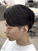 自然な毛流れでラフにキマるセンターパート×フェザーパーマ
