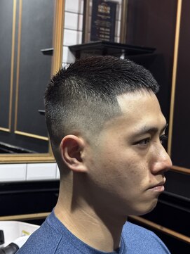 バズカット　クロップ　フェード　メンズ