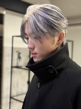 ホワイト×ブラック ローライト