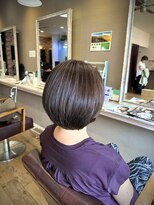 ヘアーメイクロージー 八軒店 (HAIR MAKE ROSY) 丸みシルエットが美しい大人ボブ×艶感際立つ細めハイライト