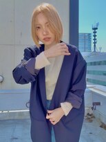コール(corr.) 綺麗な空と綺麗なハイトーンボブ