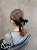 簡単なのにこなれ感◎リボンで作る大人可愛いローポニーアレンジ