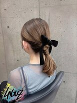 ラグズ 茅ヶ崎(LAGUZ) 簡単なのにこなれ感◎リボンで作る大人可愛いローポニーアレンジ